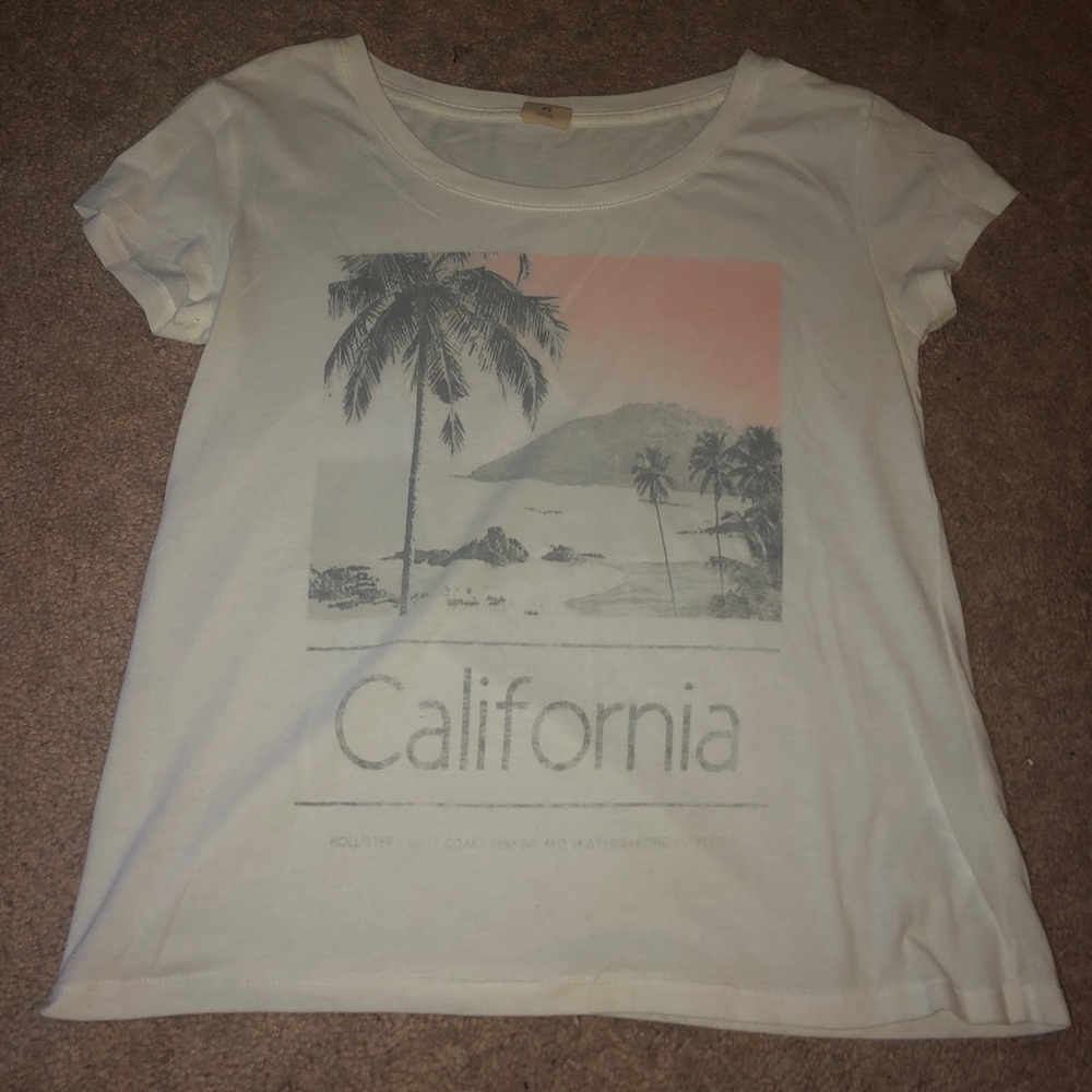 Cute and loose hollister shirt